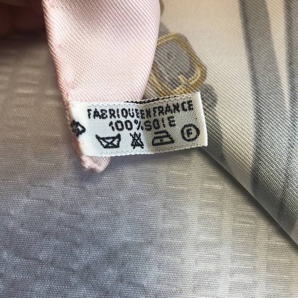 ✨Hermès “Brides de Gala” silk scarf✨ - Picture 3 of 13